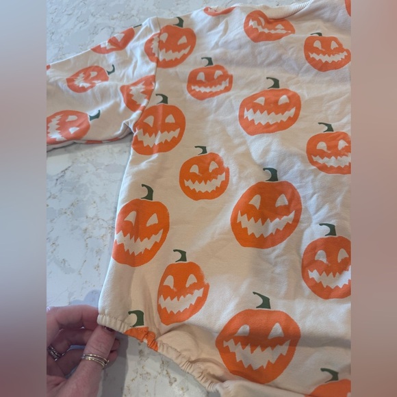 18-24M Pumpkin Print Baby Onesie - Picture 7 of 7